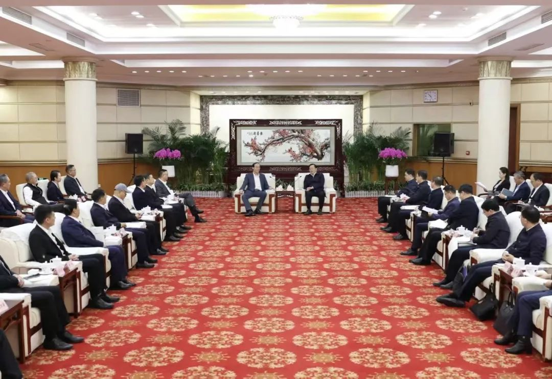 乐鱼官方站网页版登录入口董事长李军受邀出席华中科技大学第十六届企业家论坛，并发表演讲