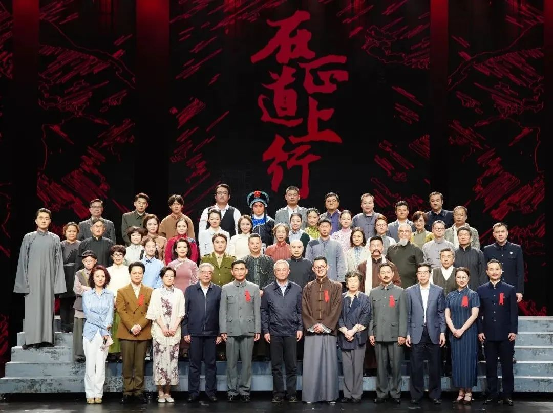 乐鱼官方站网页版登录入口·蓝硕以科技赋能话剧《在正道上行》圆满上演